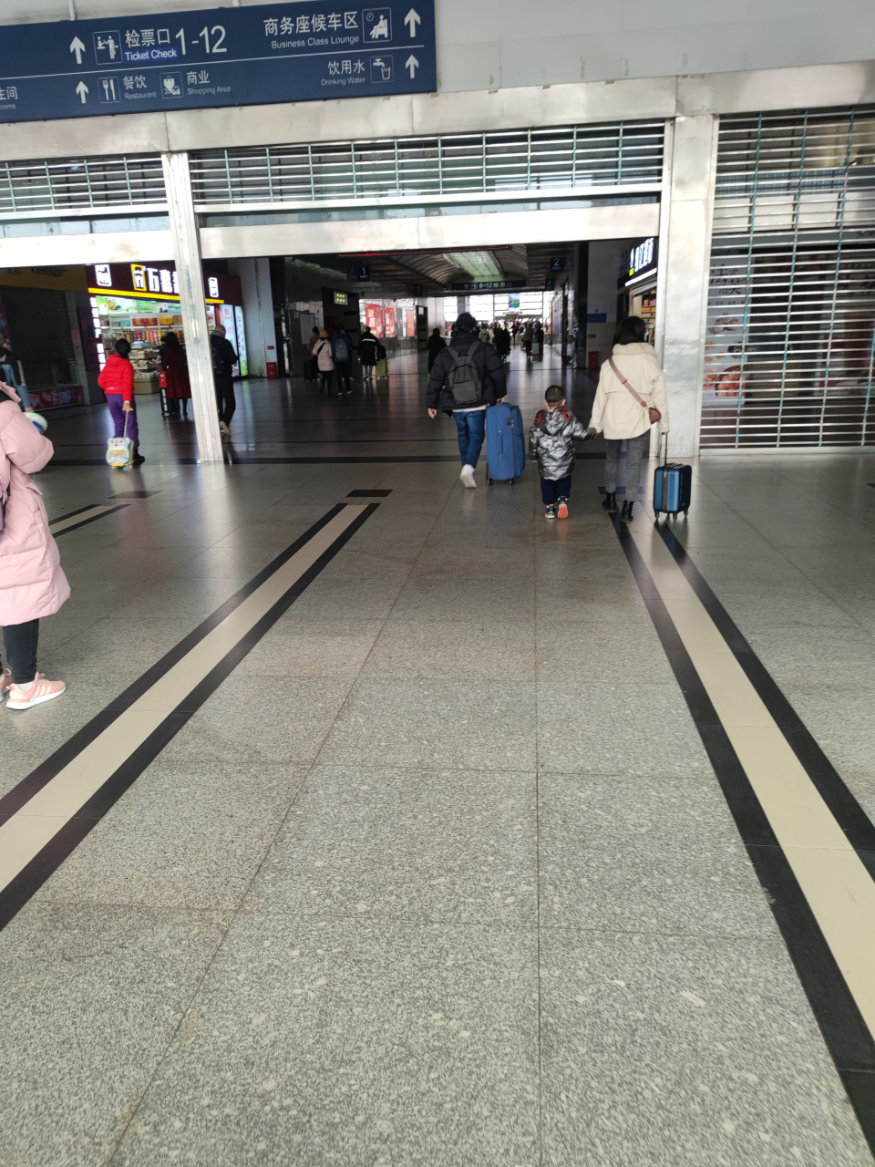 来到福州火车北站,感觉今年坐火车回家的人没往年多了,也许很多打工人