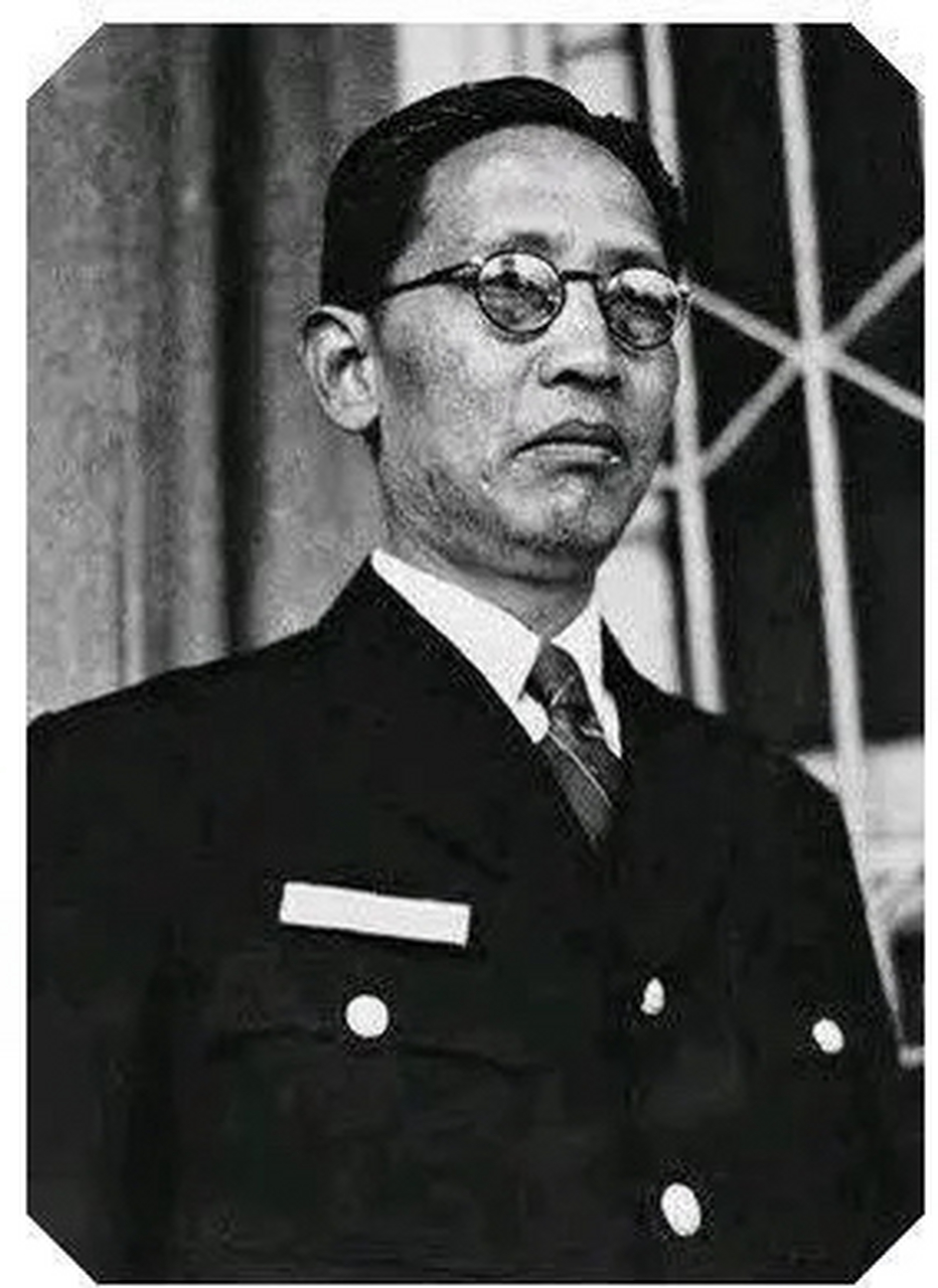 1949年1月,中统特务头子叶秀峰把2700根金条交给儿子,让带着去台湾