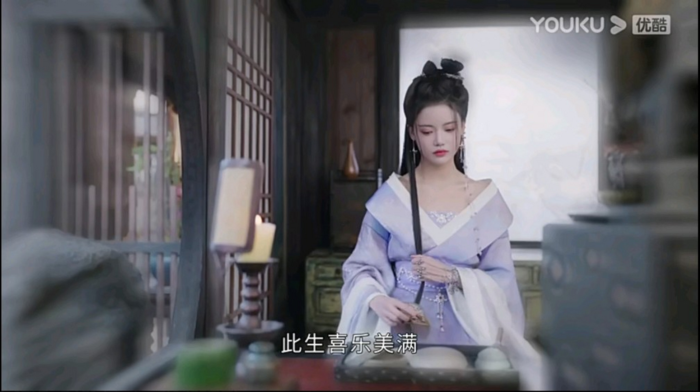 姜饶上战场前,翩然把自己情丝给了姜饶,也就是变相告诉姜饶他走后她