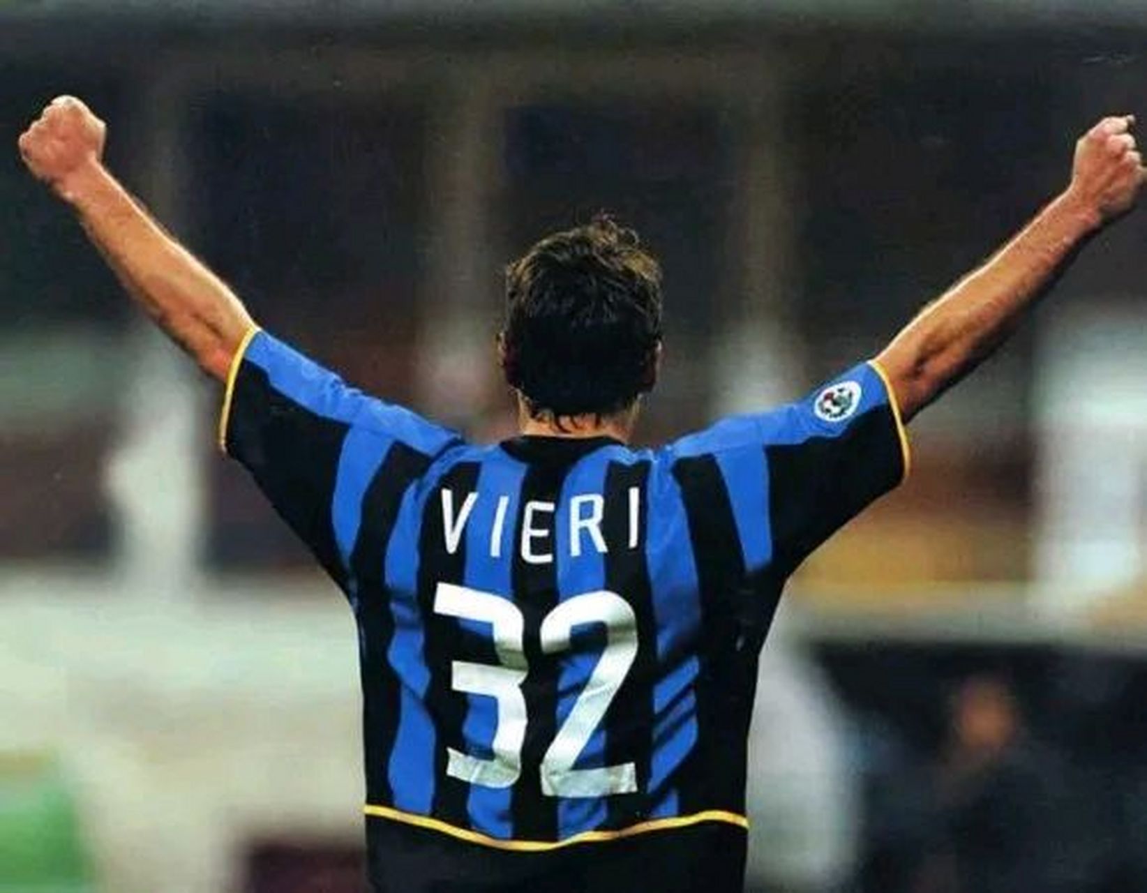 值得一提的是,因为维埃里的存在,球队可以使用901阵型,9