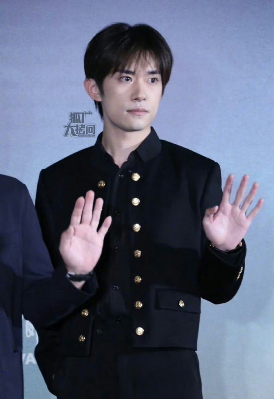 成毅 李现 蔡徐坤 易烊千玺今日营业图来了 几位状态如何?