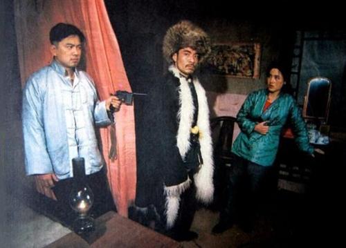 揭秘:拍电影《关东大侠》炸死一匹马!用猪肠代替人肠