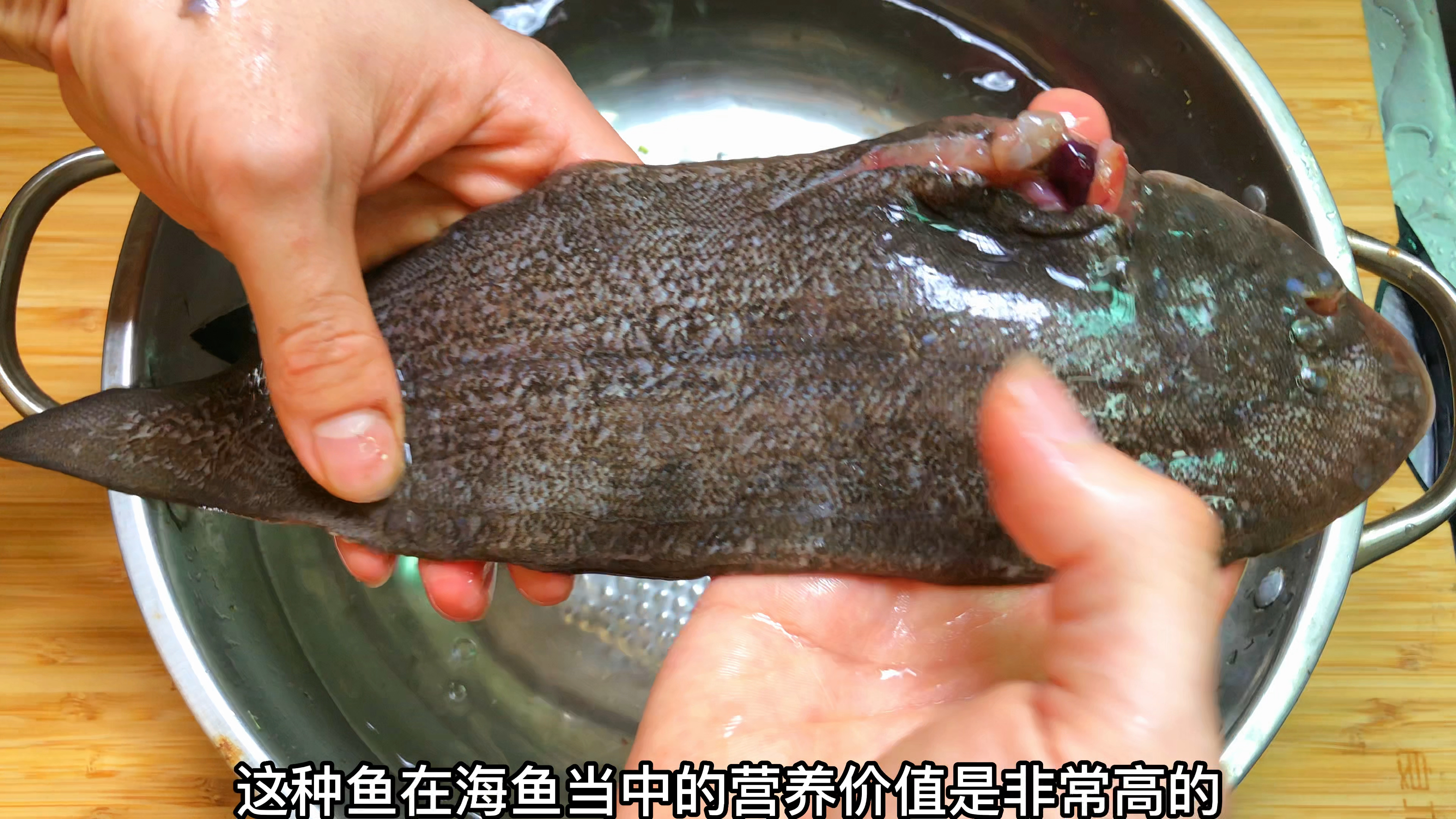 龙舌鱼做不好是有腥味的，潮汕大厨教你正确做法，鲜嫩不腥