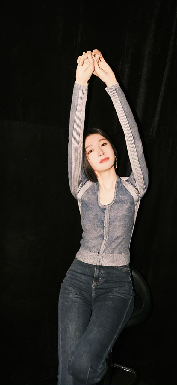 秦岚的牛仔裤显身材