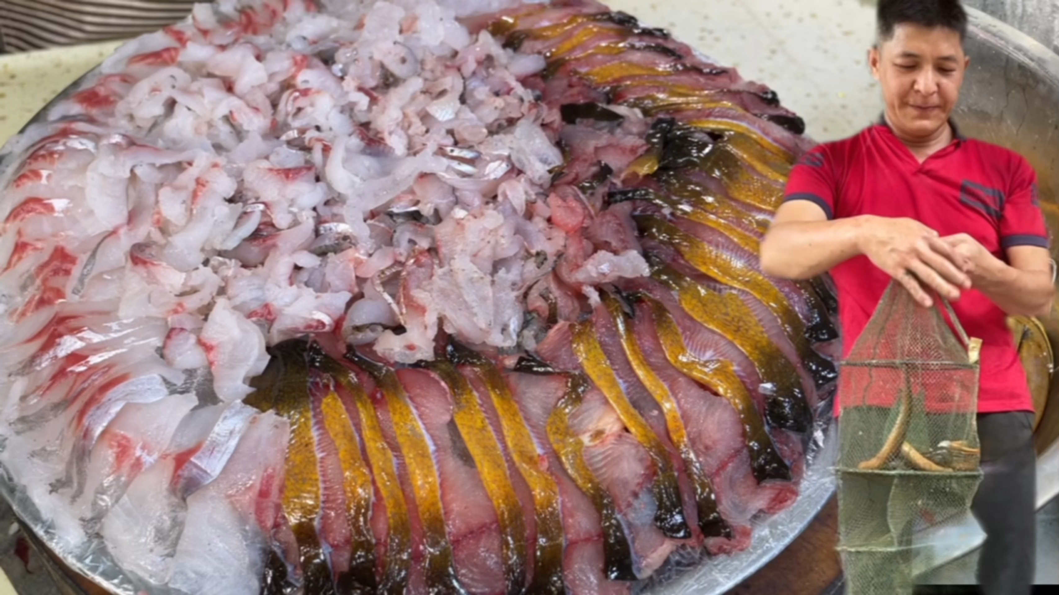 广西有道路边名菜叫灵马豆腐塘角鱼 一下桌一扫而空