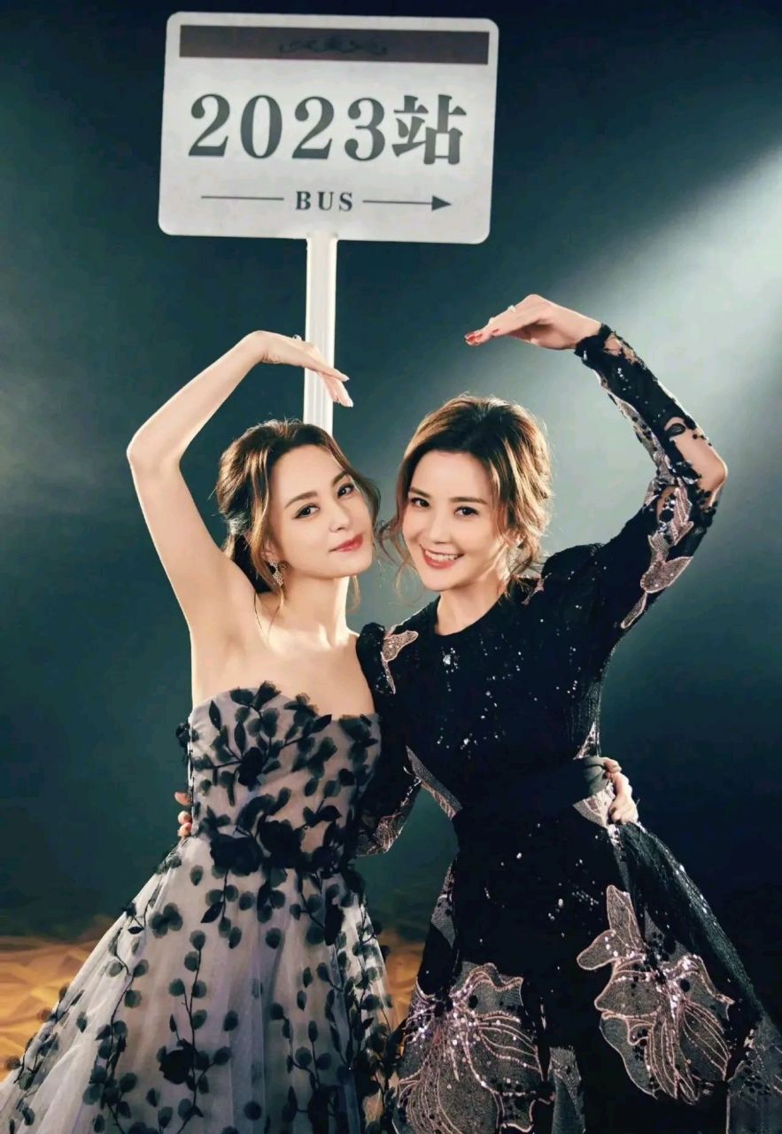 蔡卓妍,钟欣潼纪念twins组合出道22周年  twins自2001年出道以来