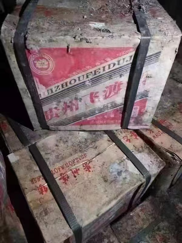 贵州茅台飞渡多少钱一瓶,1998年茅台镇飞度酒官方价格多少?