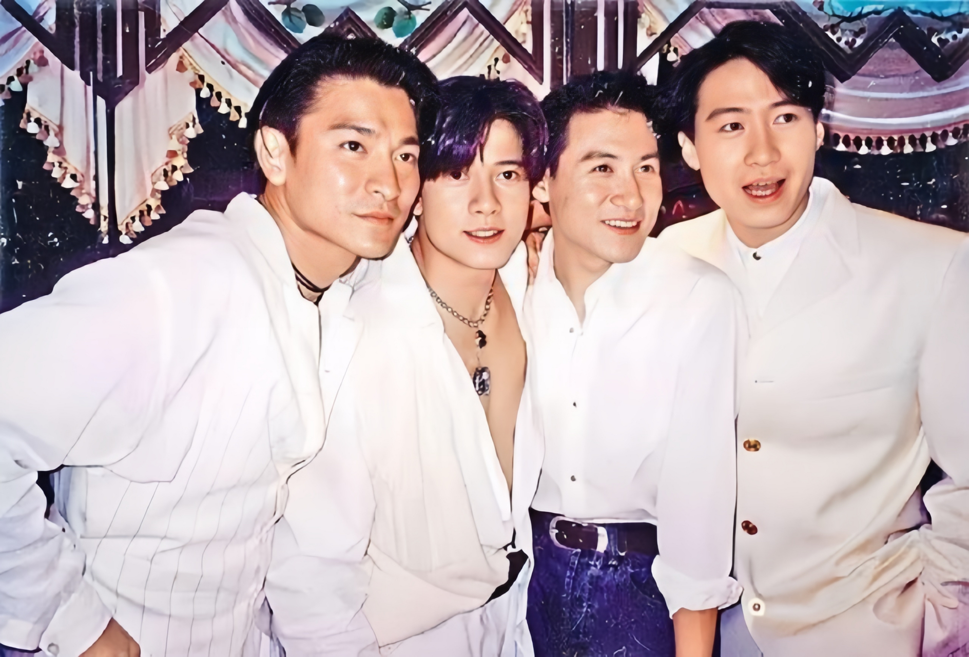 回不去的青春,一代人的回忆,他们四位都快60岁了!