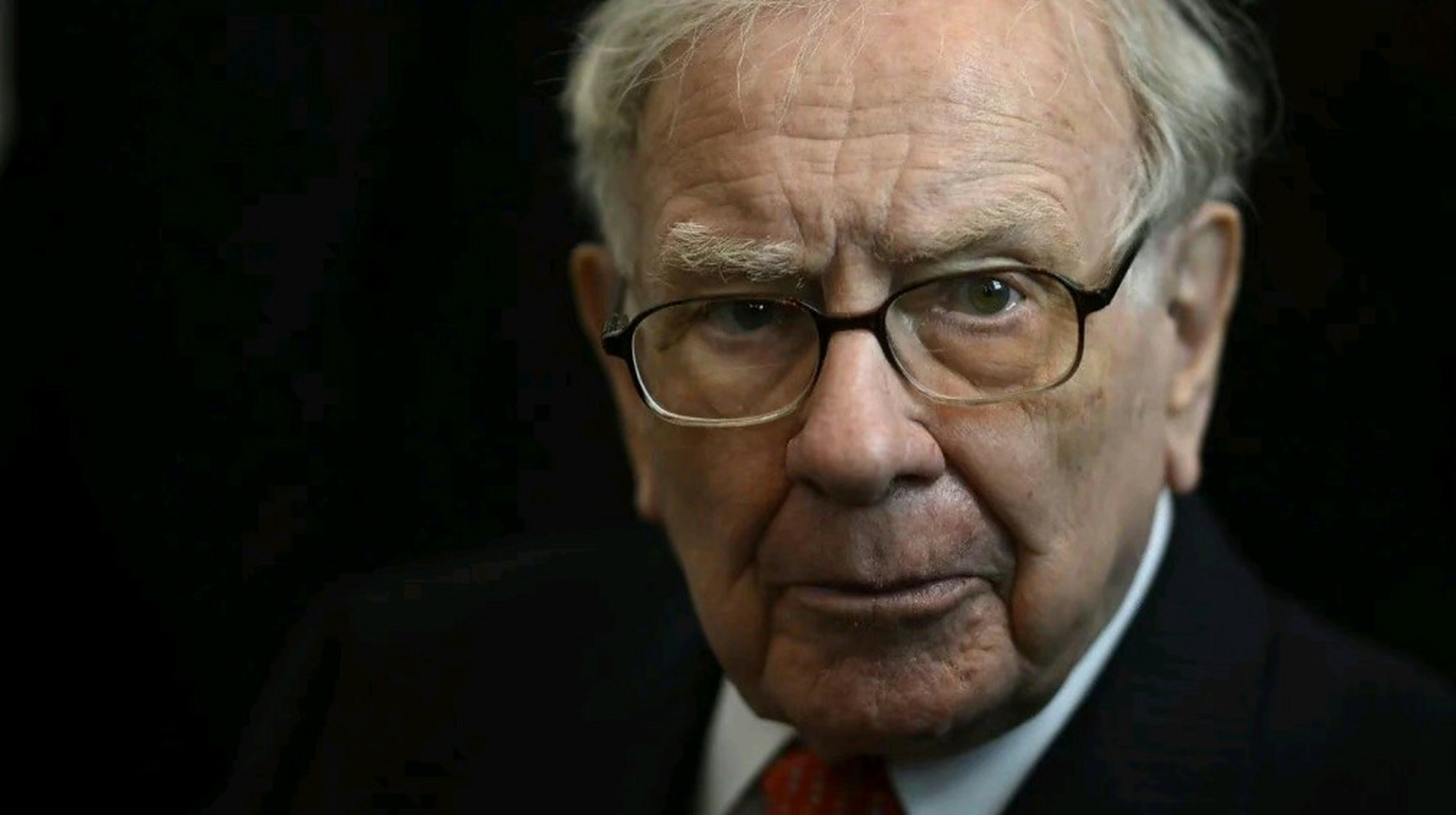 沃伦巴菲特在最近的一次采访中表示,他在去年的一个财政季度内抛售了