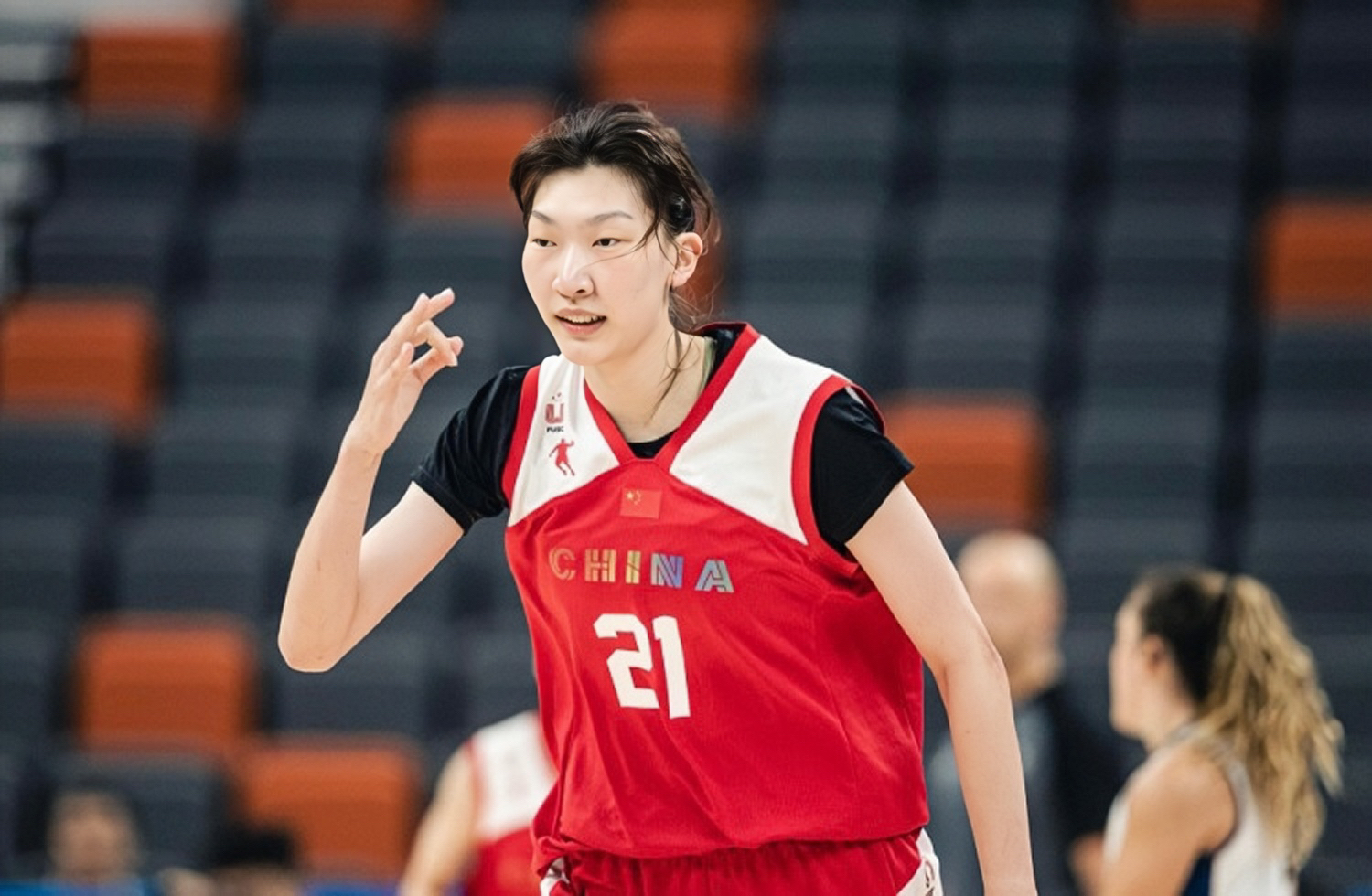 中国大学生女篮开门红!韩旭率队势如破竹,强势逆转葡萄牙