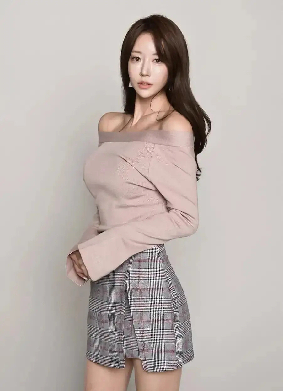 韩国美女模特郑有贞,这套服饰搭配真漂亮