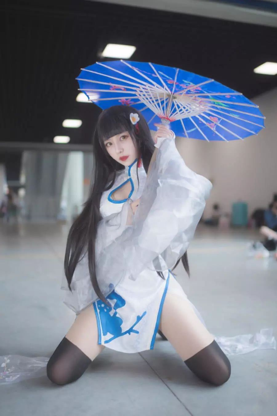 碧蓝航线逸仙cosplay 小姐姐的漫画腿真是美