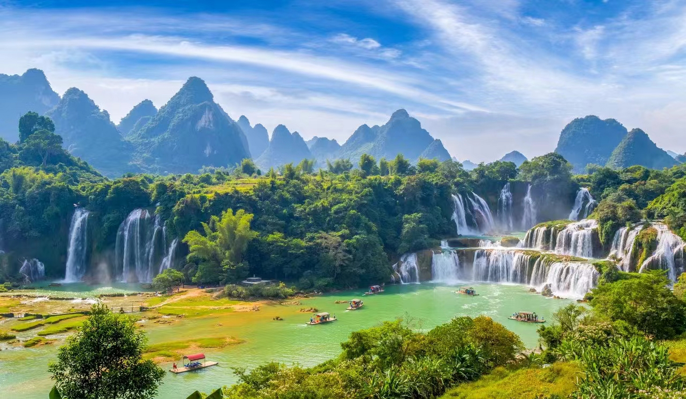 桂林山水甲天下,穿越山海探秘境,青山绿水古桥小树画中游,我要去桂林