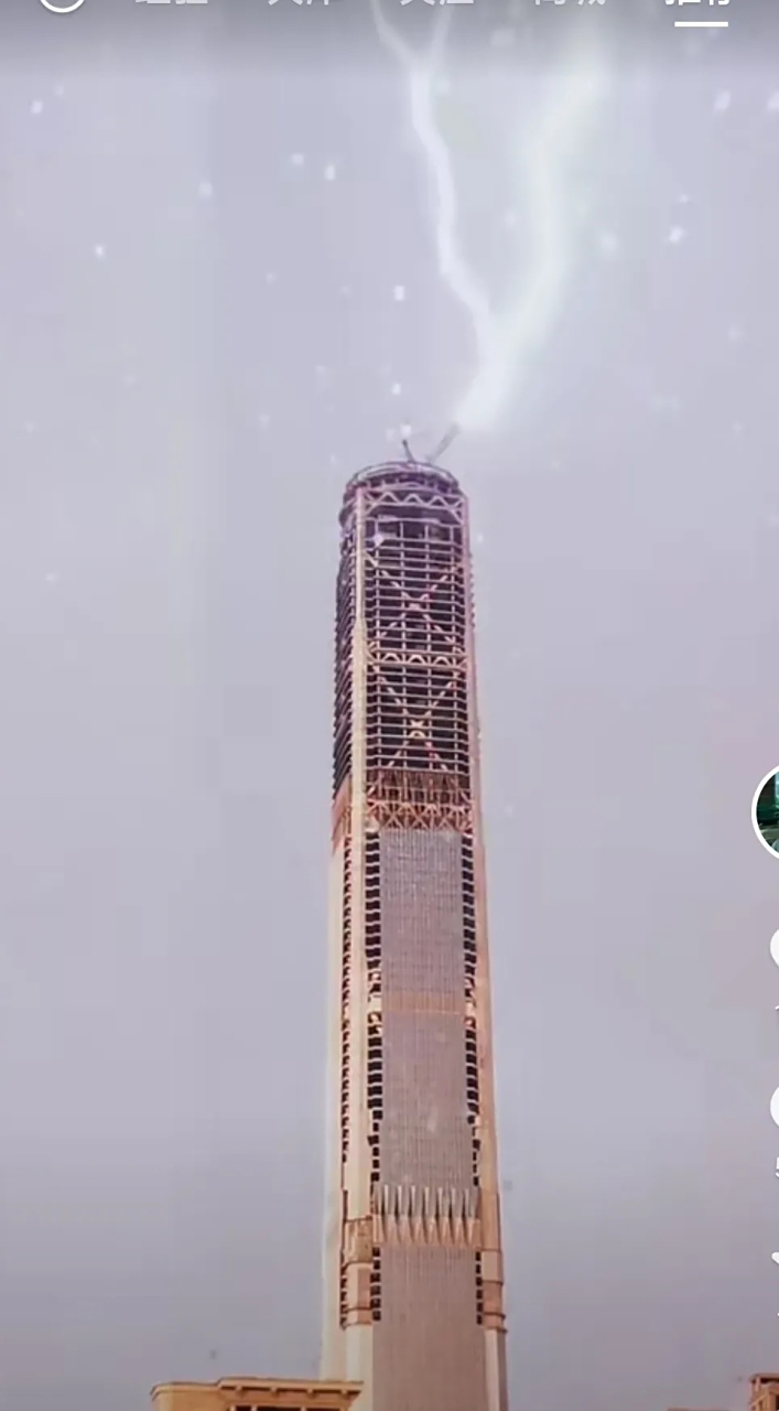 世界上最大的避雷针在哪里? 答案:天津[坏笑][坏笑]