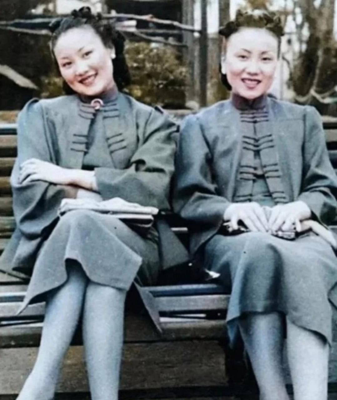 民国时期大户人家的女子,他们梳好看的辫子,时尚前卫的打扮让她们看