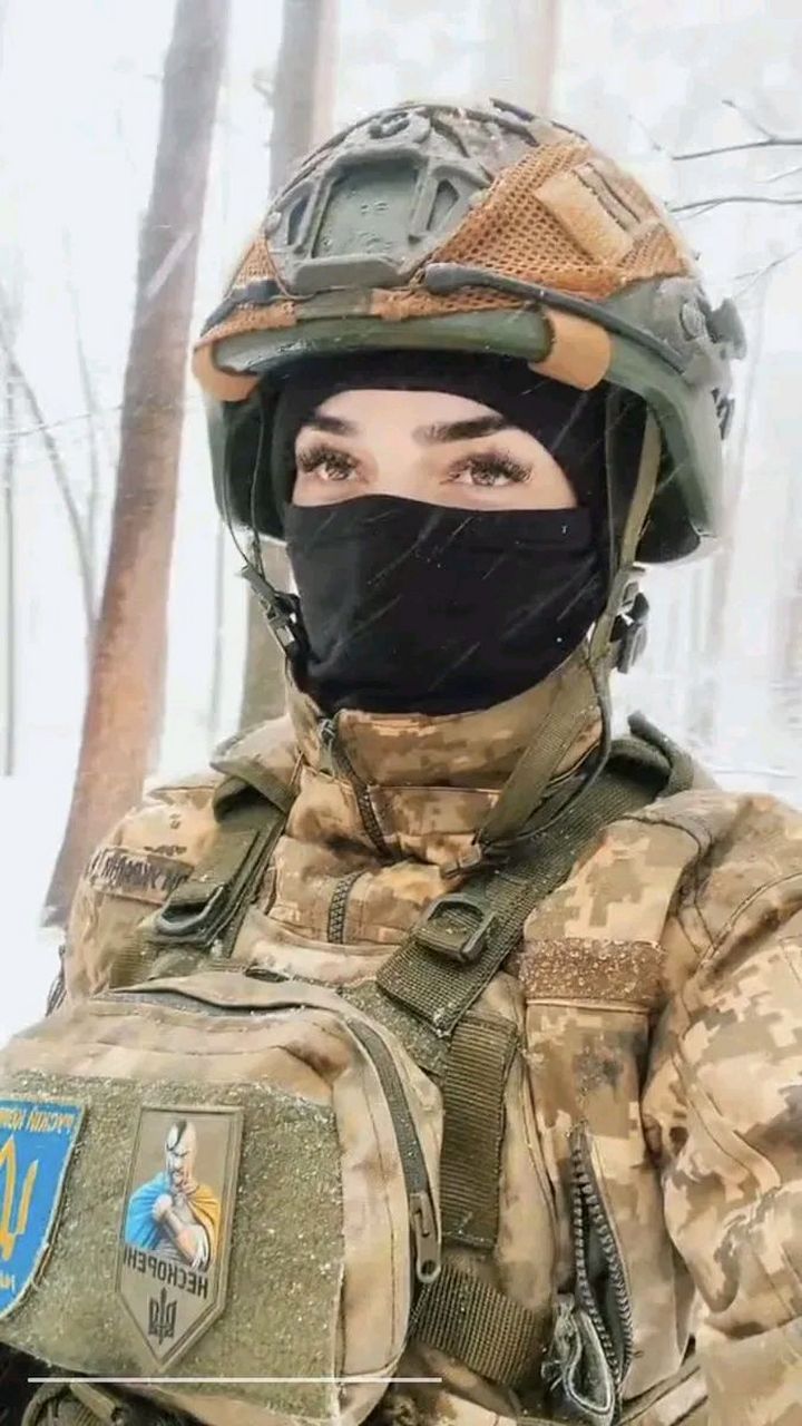 乌克兰女兵独立,自由,坚强!荣耀属于乌克兰女兵!