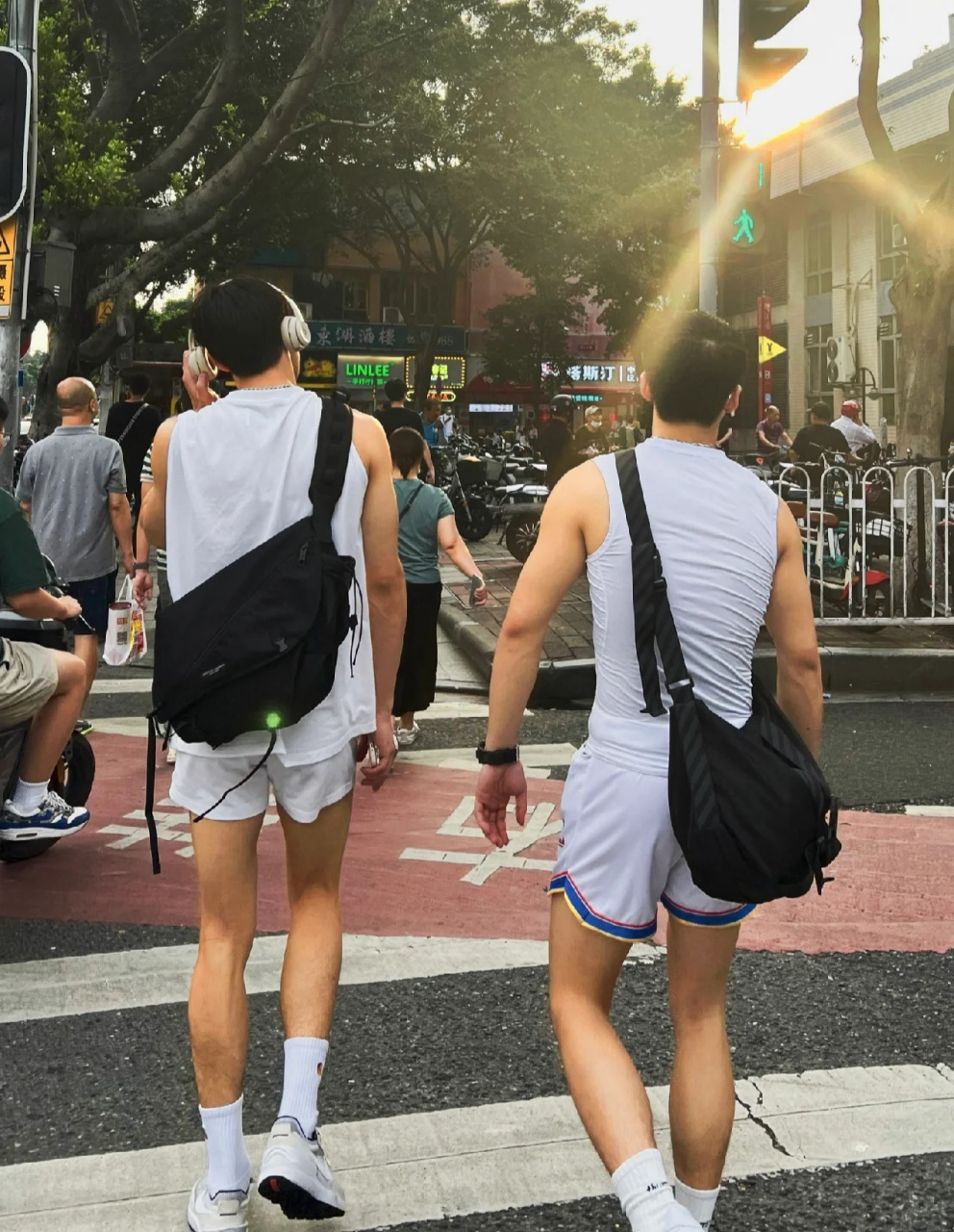 背影好帅啊!#体育生