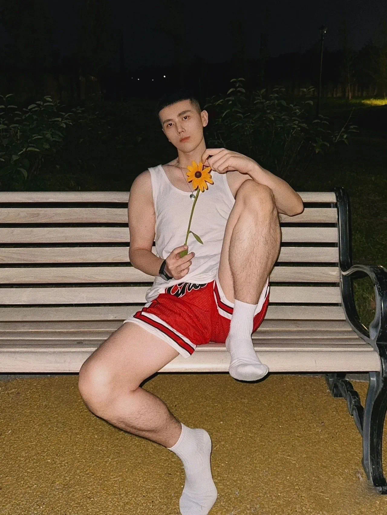 白袜大脚寸头体育生,是你喜欢的体育生吗