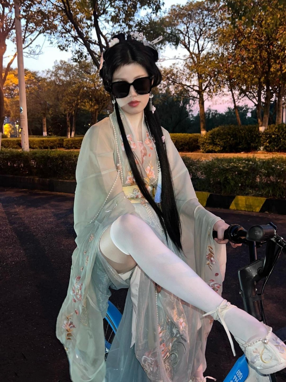 表弟这种屌丝穿汉服都这么好看,有种林黛玉骑鬼火的美