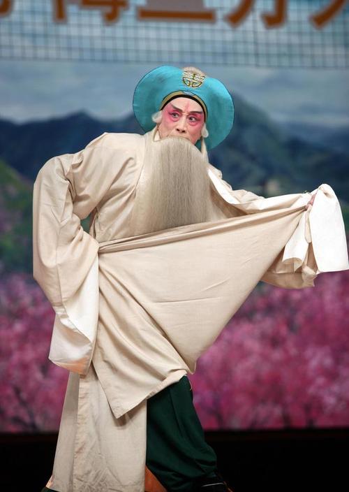 京剧名家朱强《八蜡庙》髯口掉了挨倒好,其实身段他也明显不行