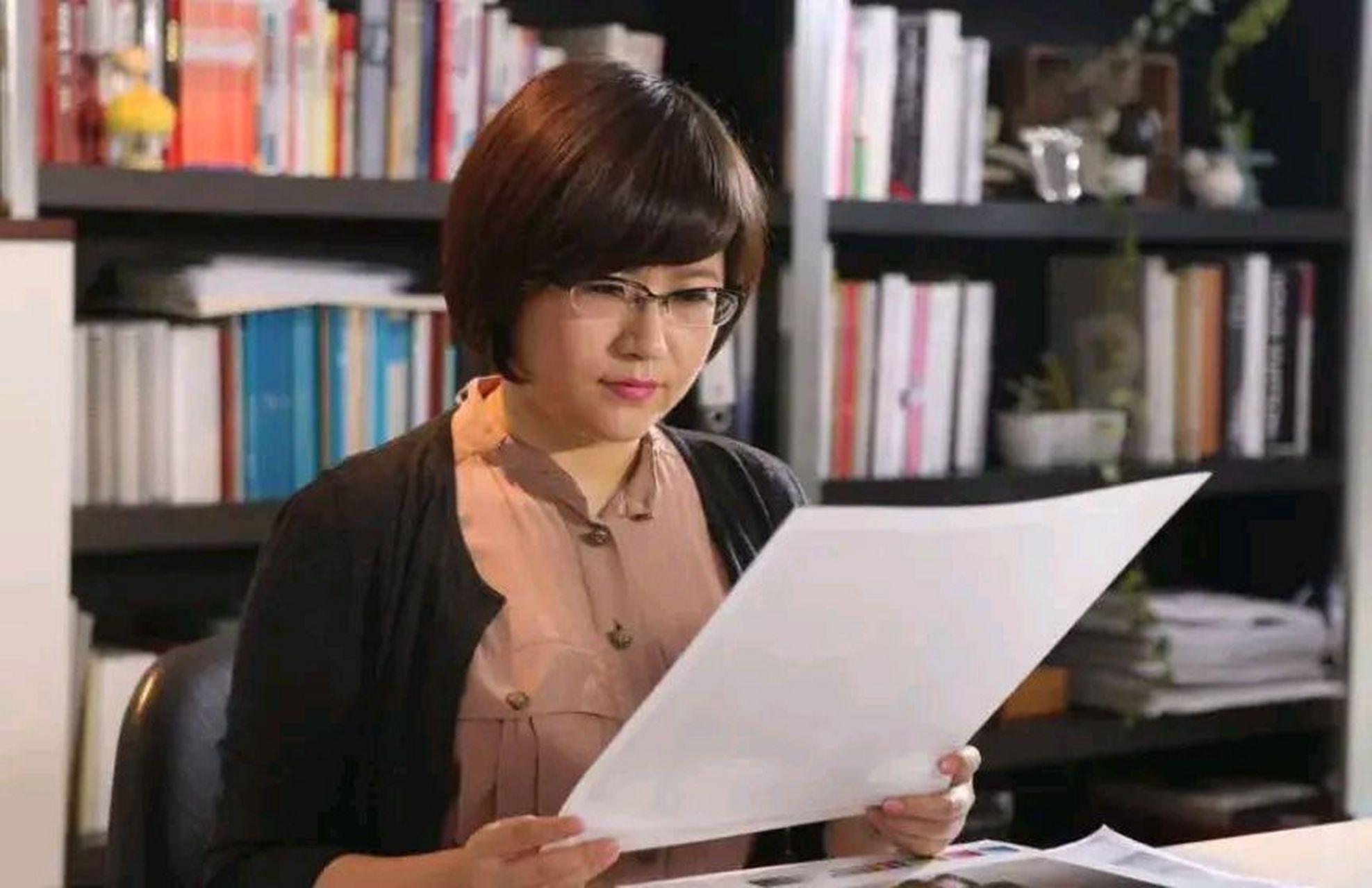鄂尔多斯集团王臻致敬(鄂尔多斯集团董事长王臻)