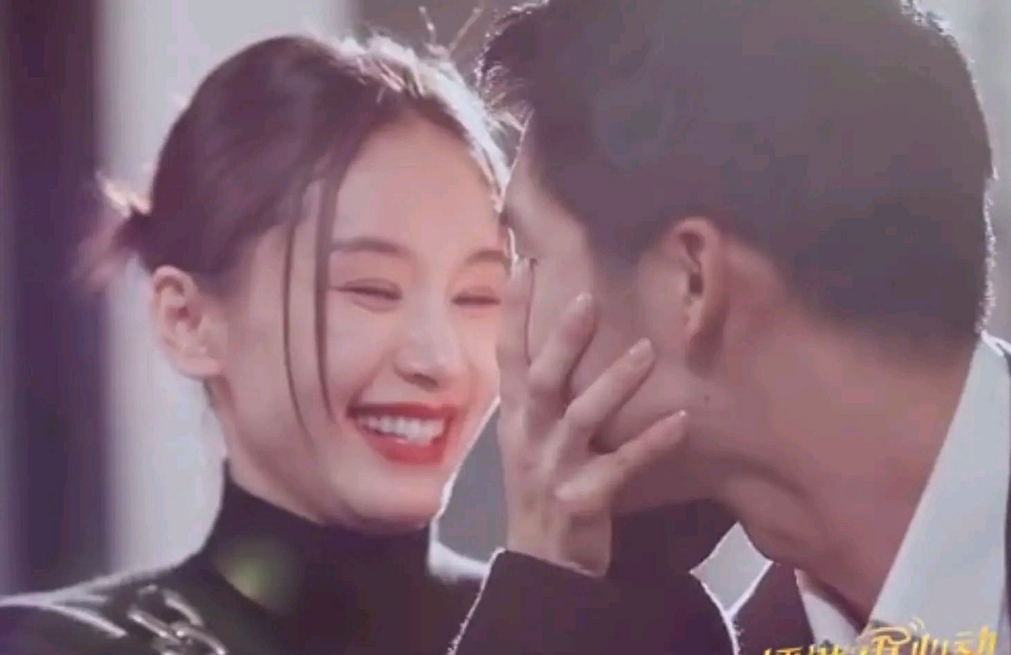 综艺《怦然再心动》里,王子文和吴永恩终于亲上了,虽然私底下两人被