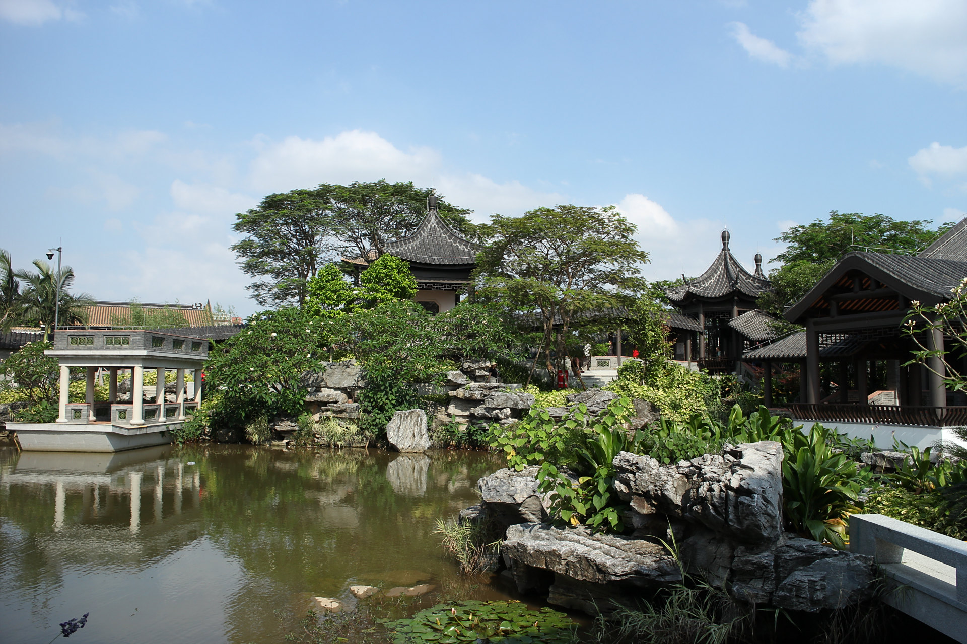 广州文化馆新新馆5: ---广府园    广府园继承岭南传统建筑的精华