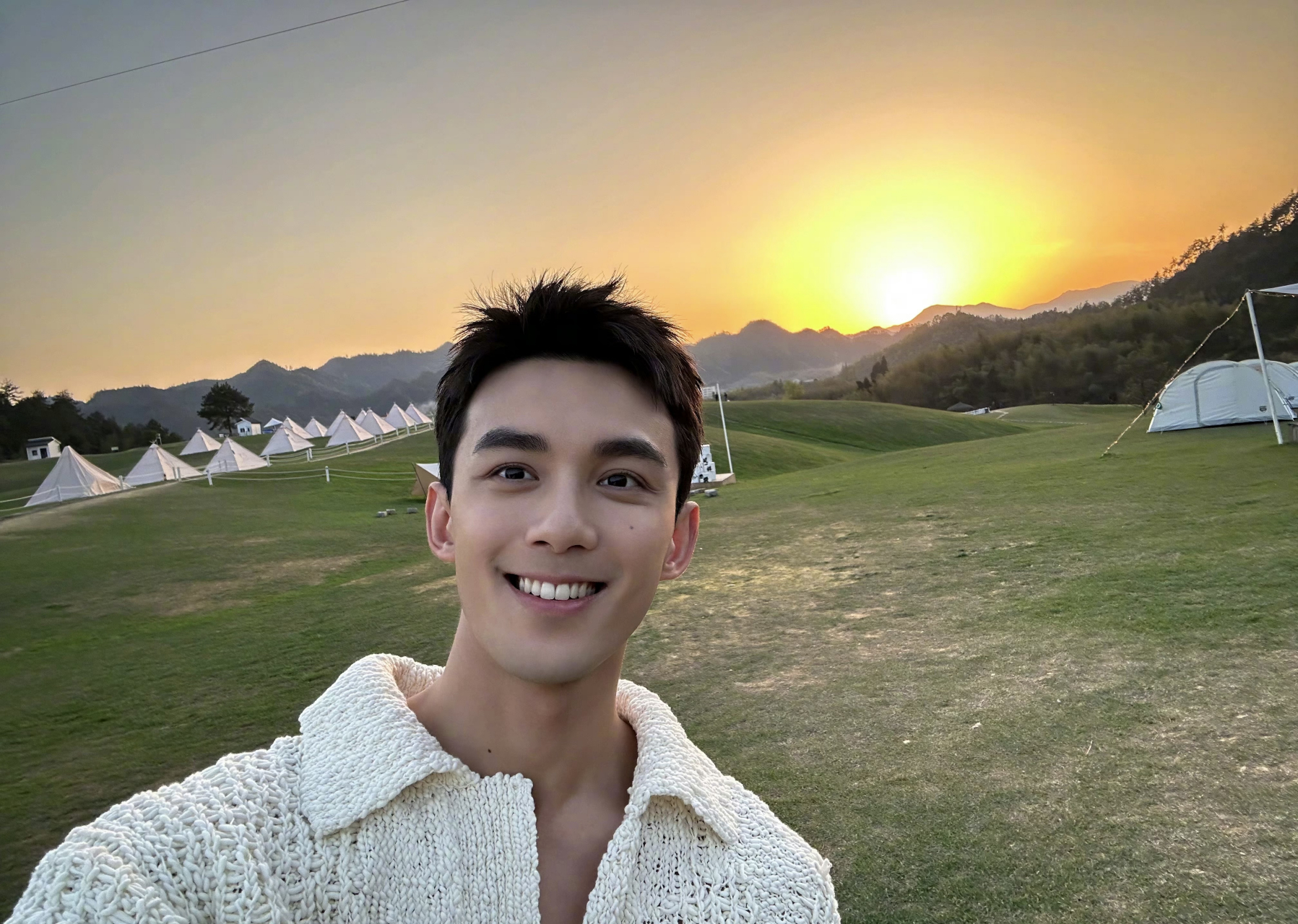 吴磊收工自拍照