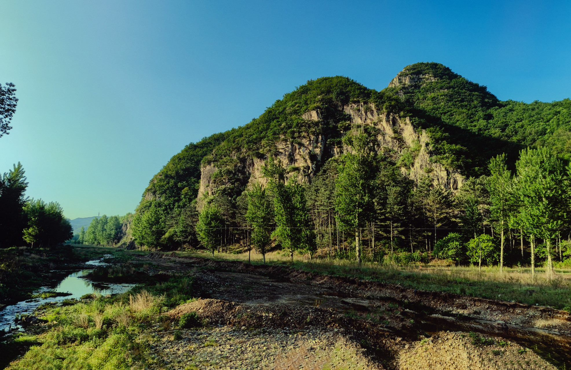 丘陵山地也有美丽的奇石景观,只是你还没有发现……  在以丘陵地貌为