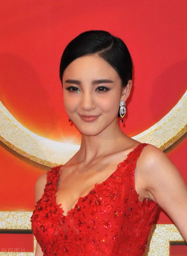 8年前受事业爱情双重打击,带女转战美国,现如今成好莱坞高管