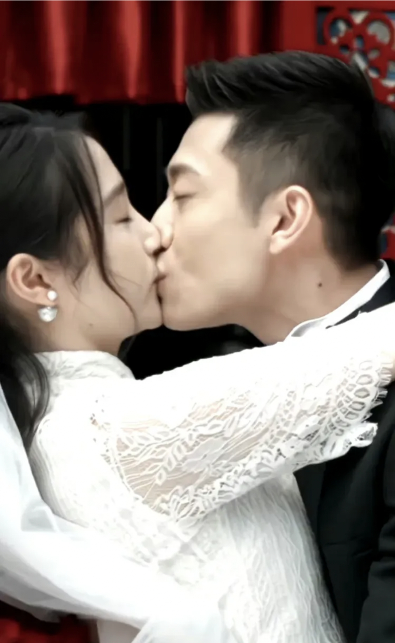 关晓彤和张一山的吻戏引发争议,很多网友为鹿晗鸣不平,不知道鹿晗看了