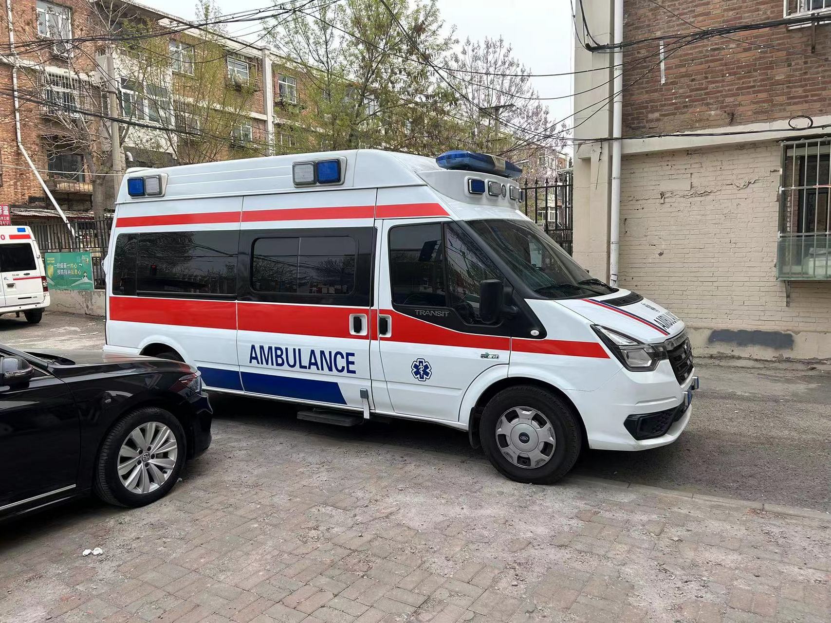 北京120救护车出租公司,病人长短途转院,危重患者护送,随车医护,24