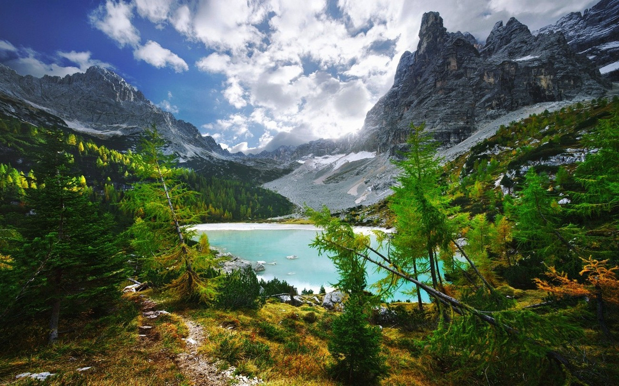 年少无知心气高 世事红尘梦飘渺 半生已过回眸望 笑看人间尽沧桑