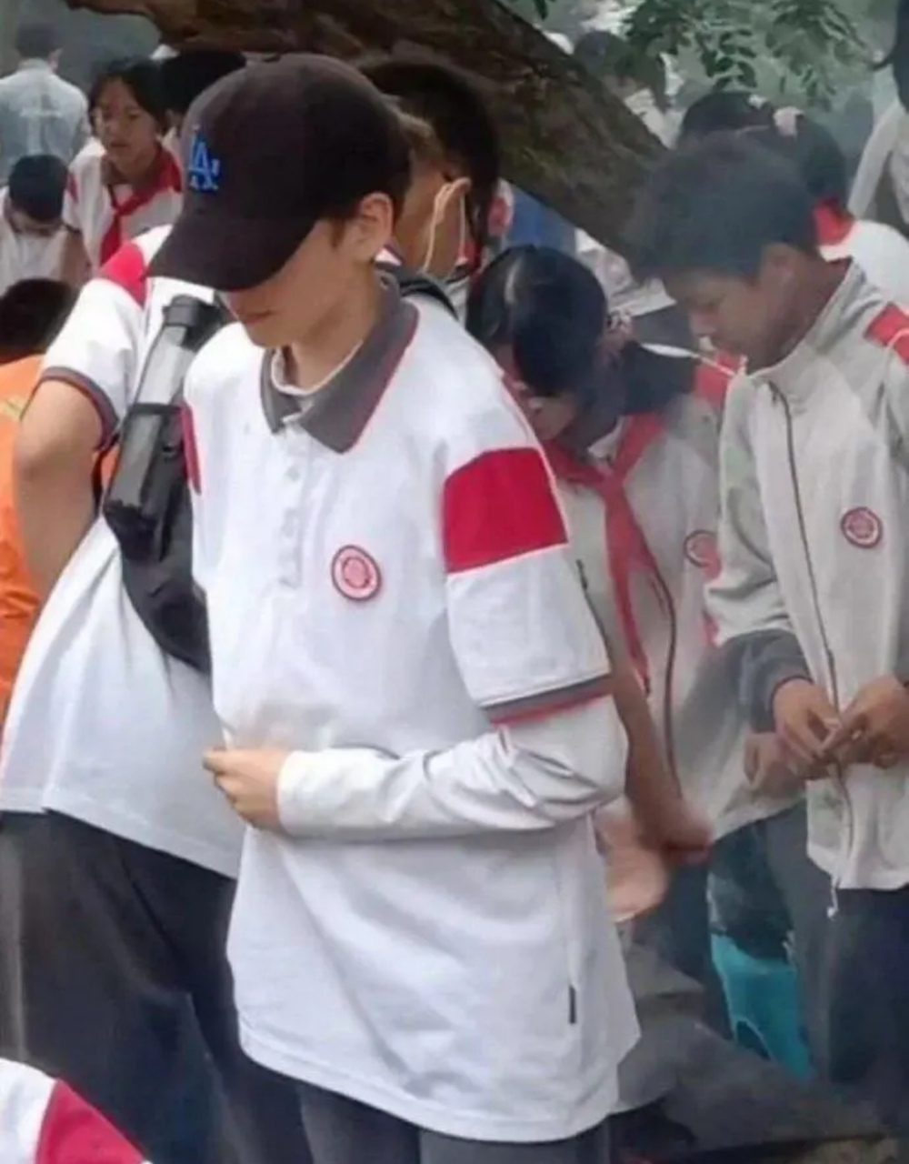 我愿称之为史上最帅初中生[嘻嘻]