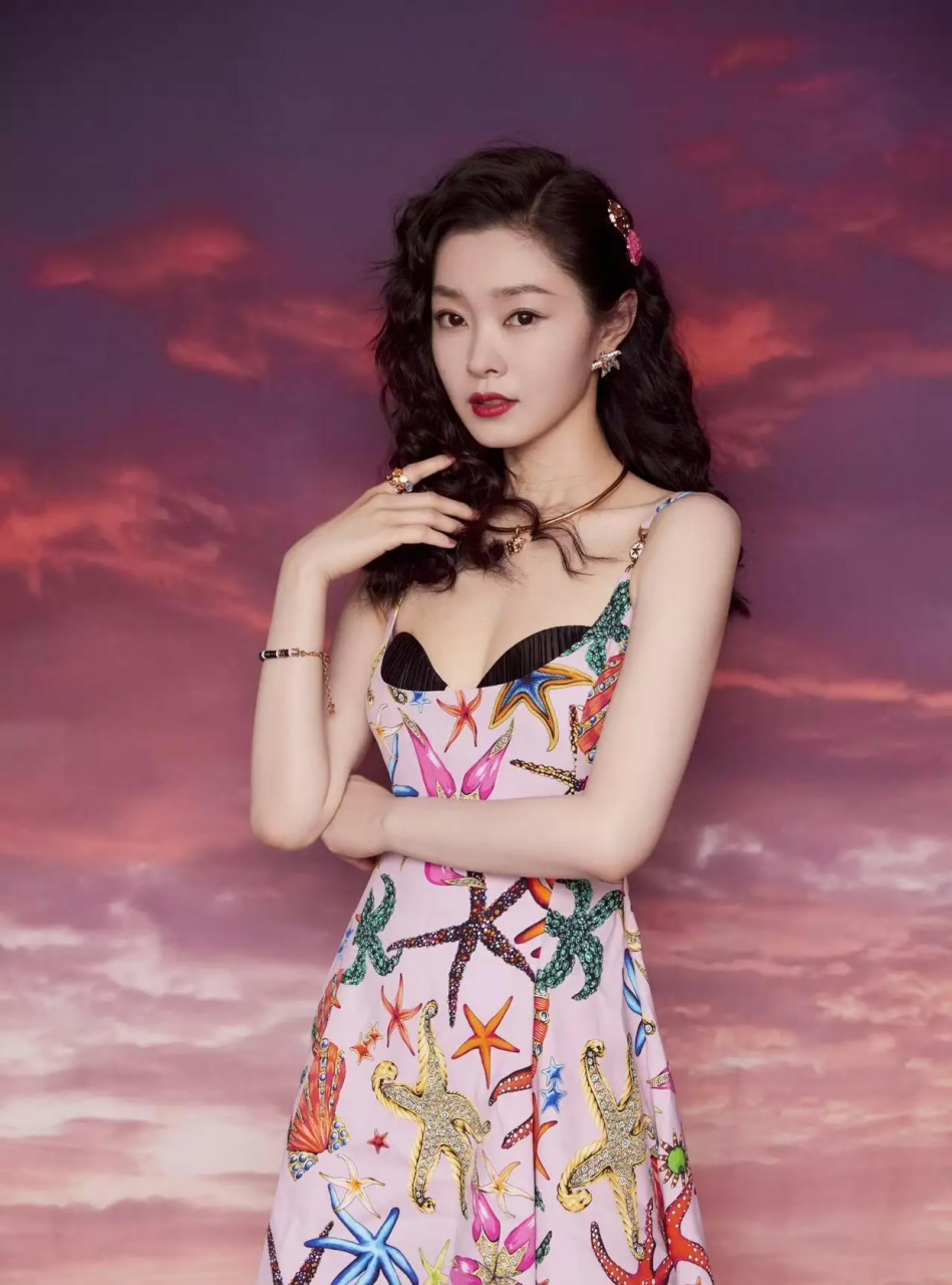 肤白貌美的宋轶,"内衣外穿"一点都不尴尬,真抢镜!