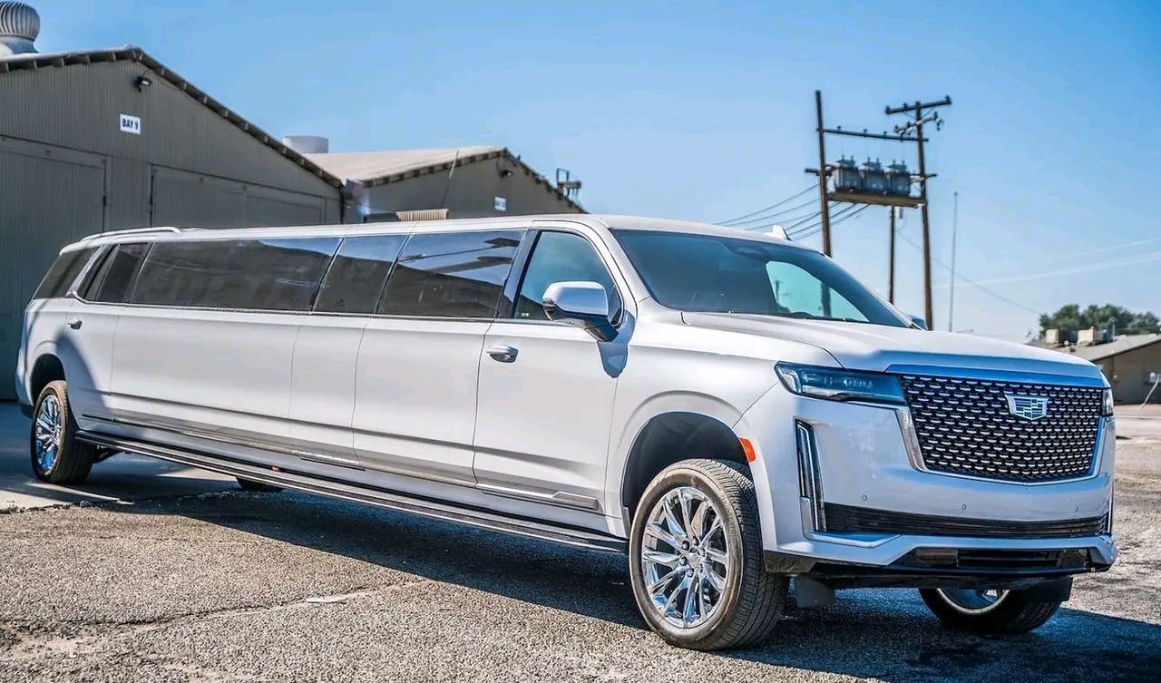 加长版凯迪拉克凯雷德来了,6.2引擎 10at,气场飙升