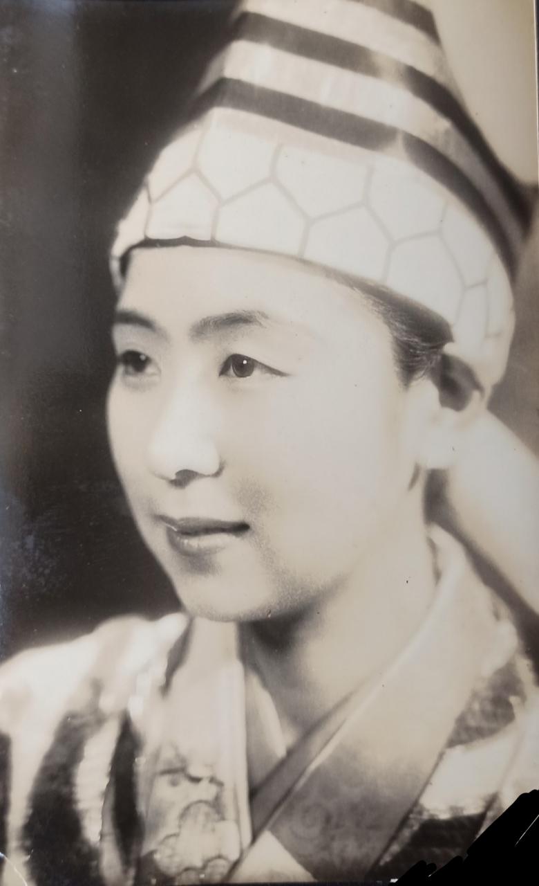 日本影视巨星～田中绢代和服照片,照片为田中绢代1930年代主演《爱染