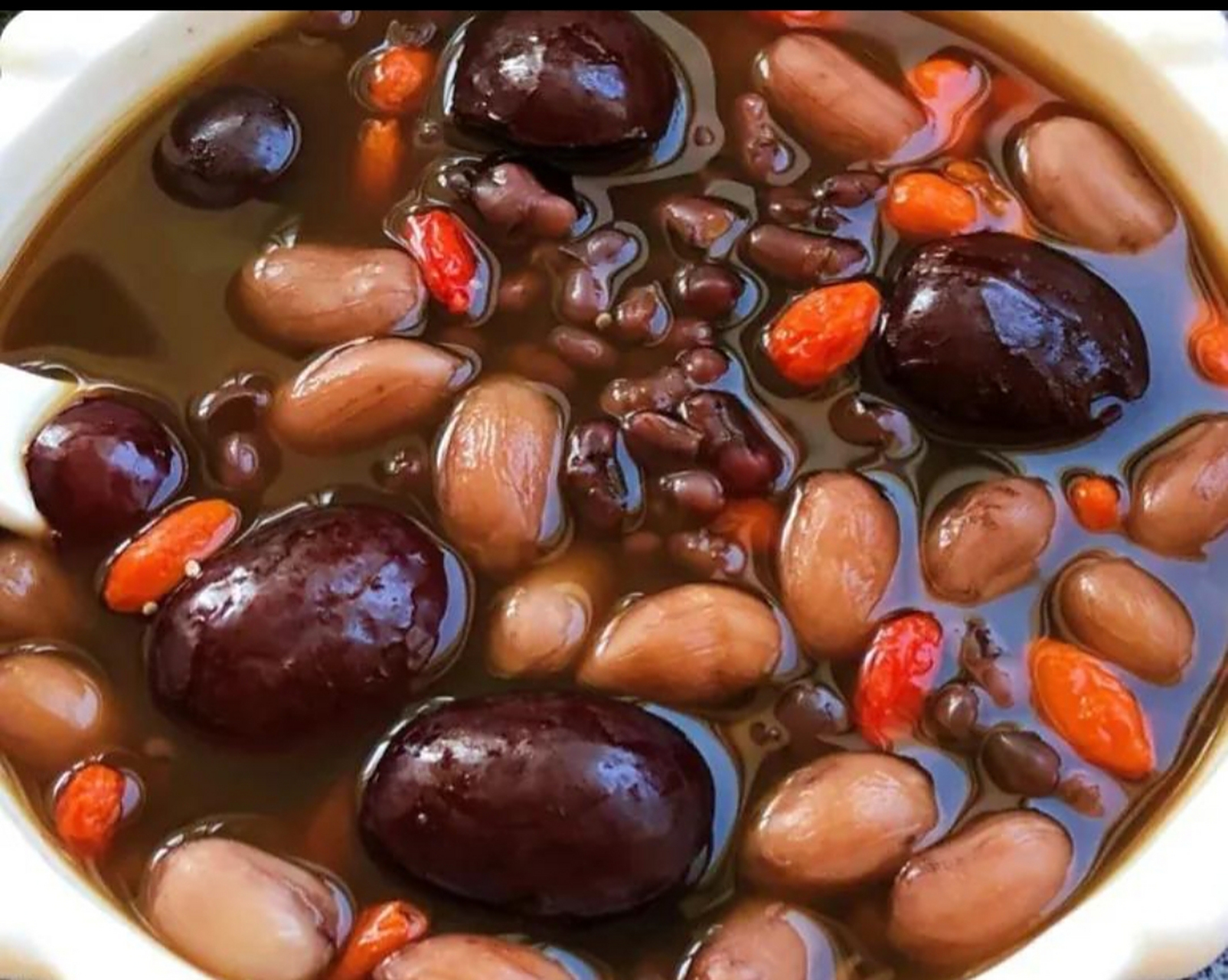 我的美食分享#  花生红枣汤  食材:赤小豆,红皮花生,红枣,枸杞,红糖