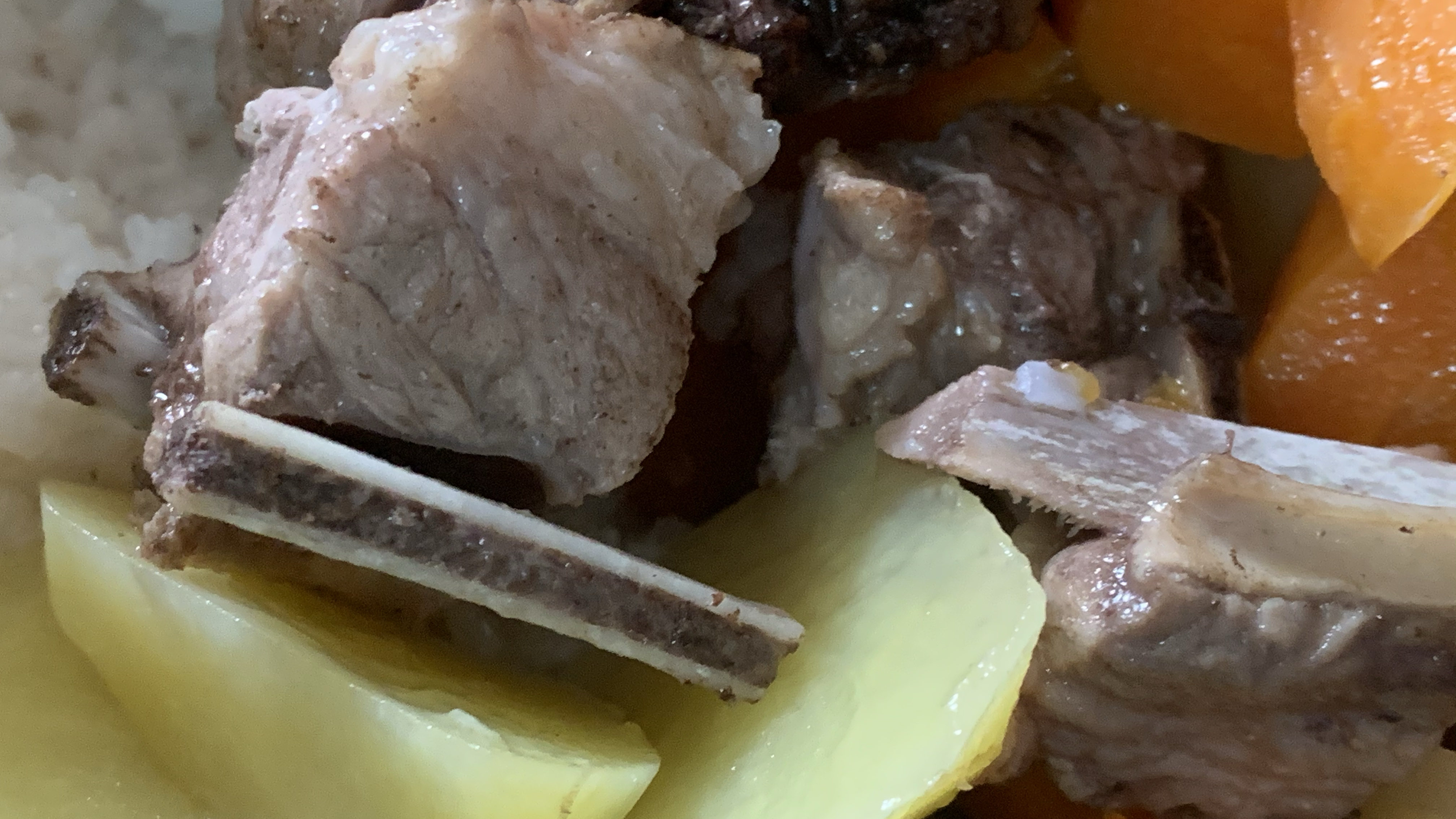 老人电饭锅土豆排骨焖饭,软糯鲜香,一上桌秒被抢光,真香