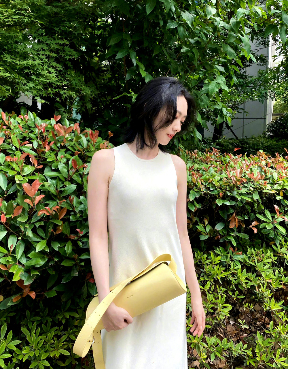 童瑶身材一直保持相当不错,外加颜值高,气质佳,尤其这大脑门是真接地