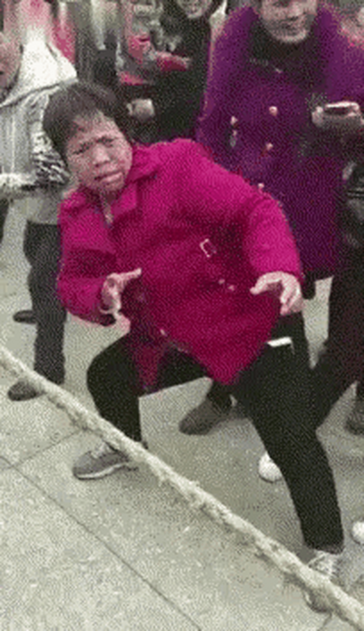 要是赢不了,都辜负了 大妈这表情