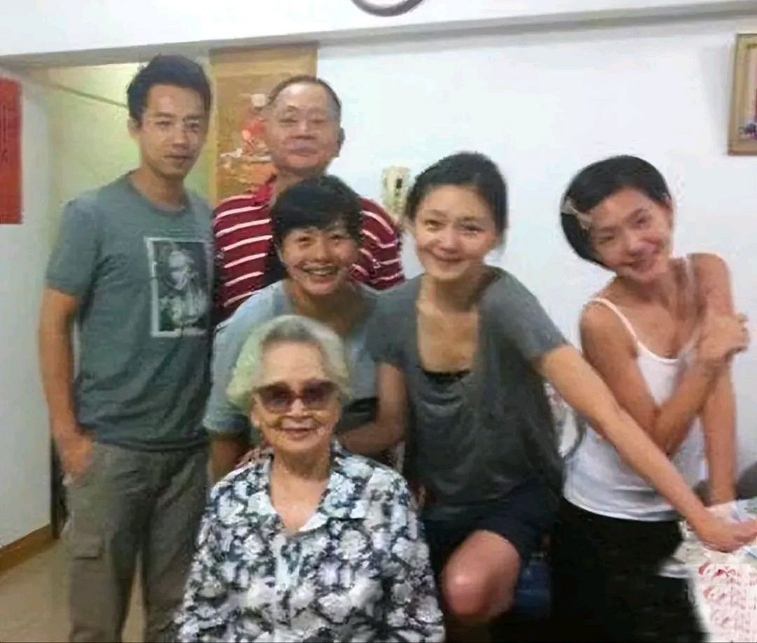 说句老实话,大s的爸爸和奶奶看起来面相都很善,不太像是能欺负黄春梅