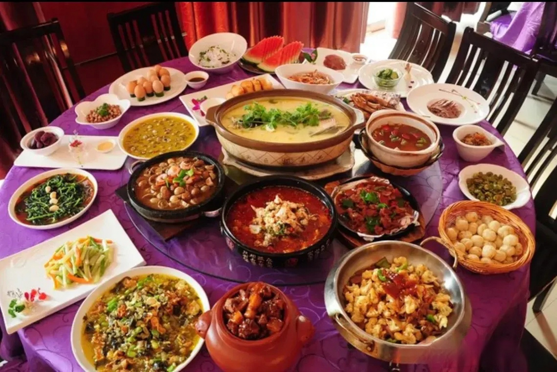 女子的妈妈过生日,男友主动提出请客吃饭.