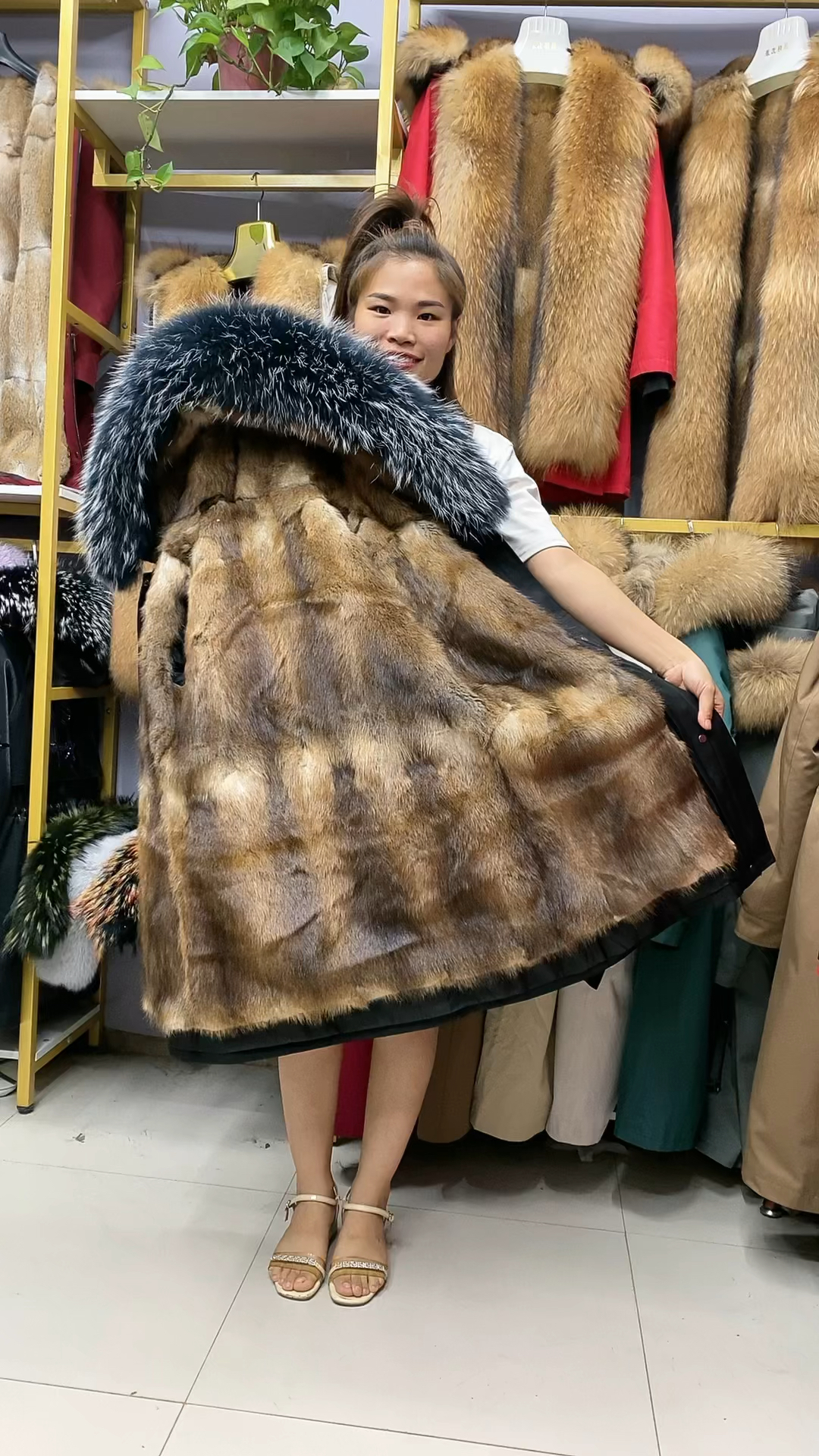 青根貂皮草派克服女中长款,加厚保暖-度小视