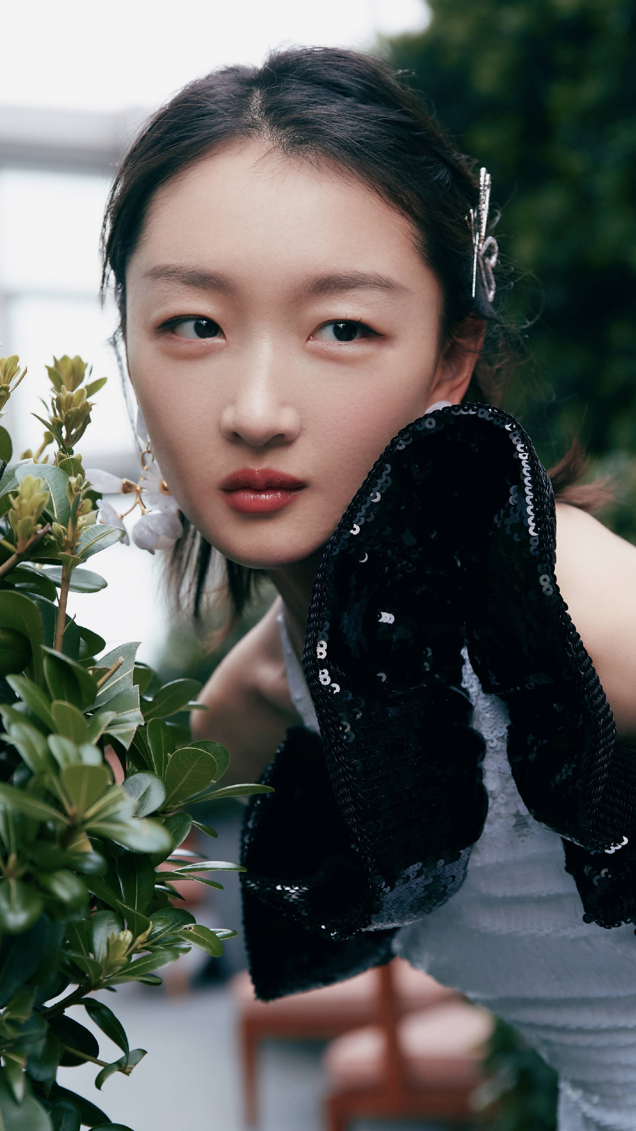 演员周冬雨,蝴蝶结礼服美,纱裙礼服飘逸,喜欢的照片请收藏吧