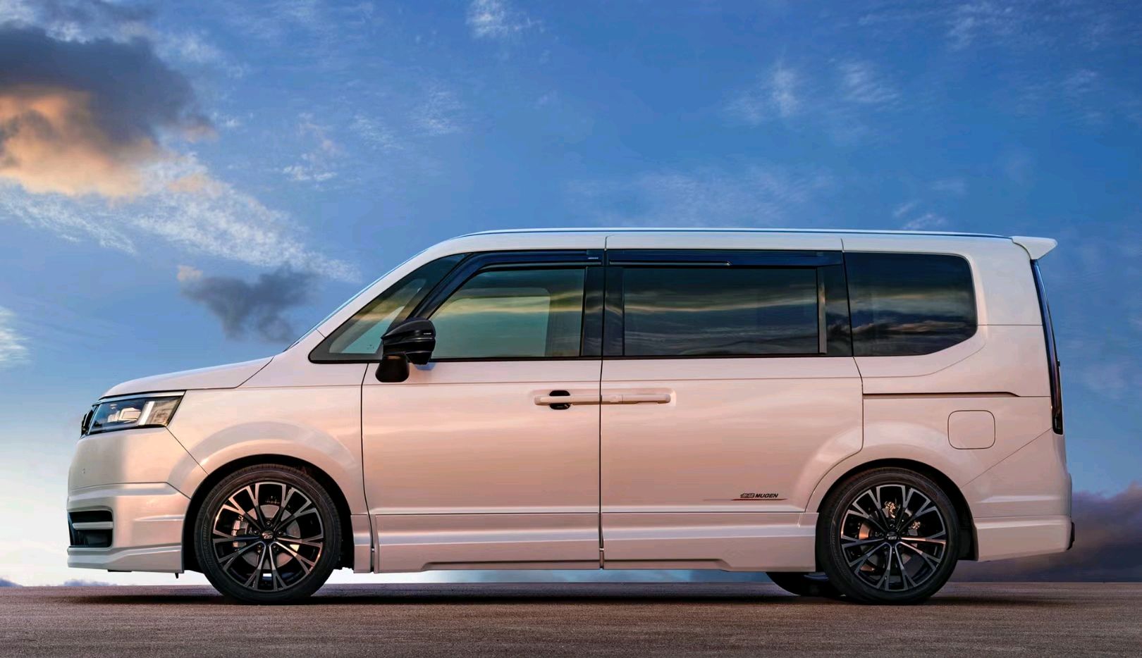 有望国产!新一代本田stepwgn海外实拍,主打大空间,crv同款引擎