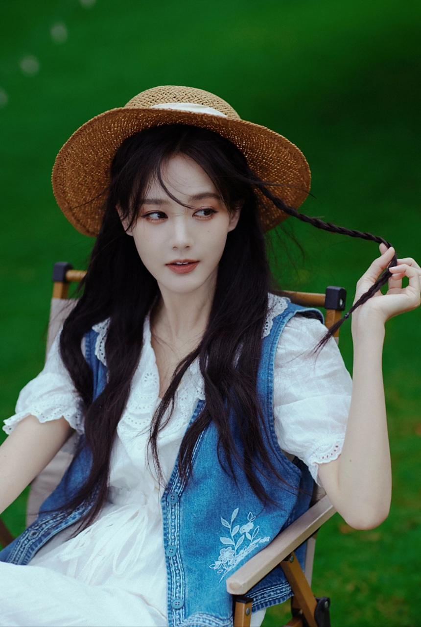 李一桐笑起来眼睛弯弯的,很可爱  #心随星动