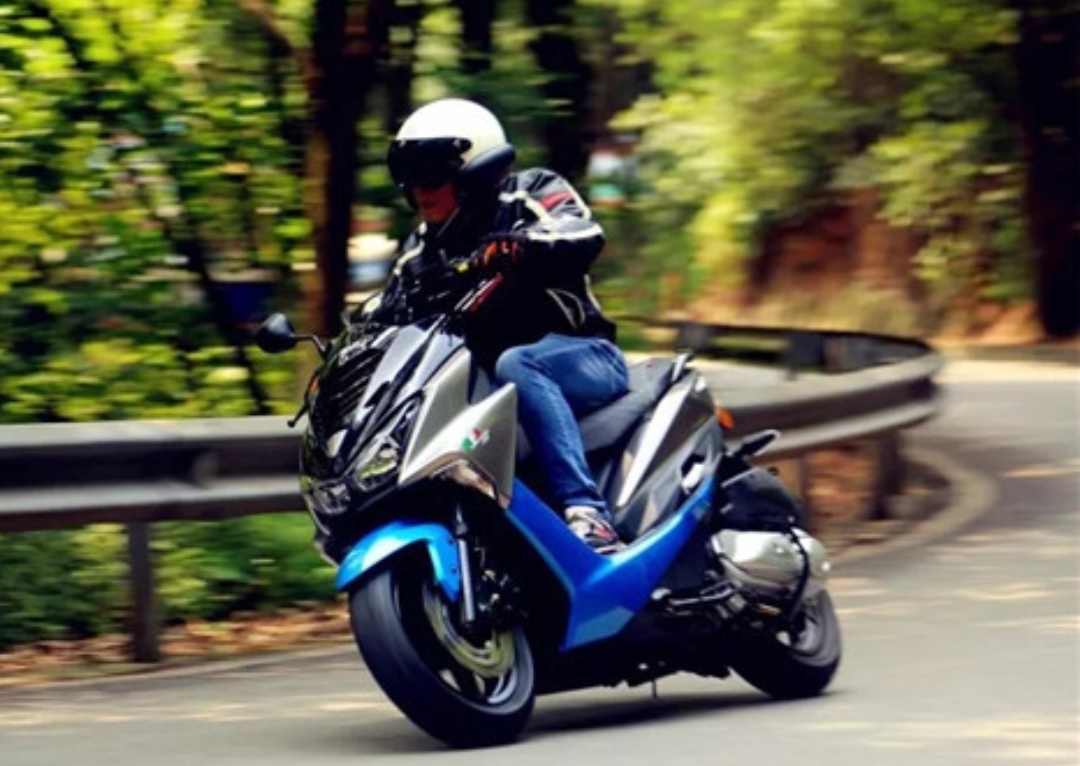 有颜值,有动力!测评金城草蜢200:配水冷发动机,极速可达120km