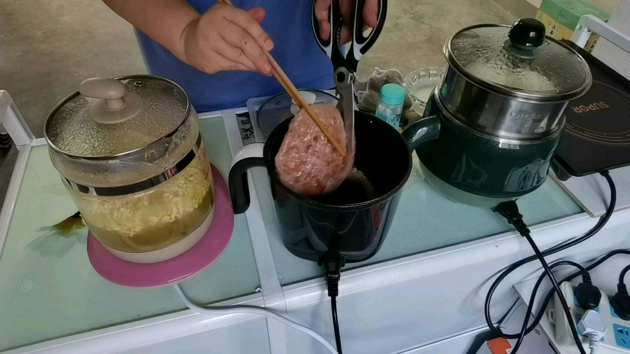 三百块左右的牛排和金汤肥牛方便面很搭啊 继续包子饺子面条子了