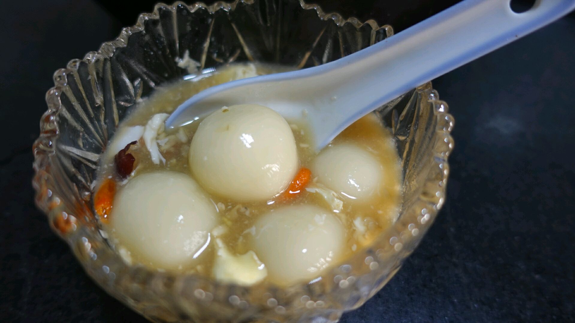 早餐来一锅醪糟鸡蛋煮汤圆,酸甜可口简单营养,喝完元气满满